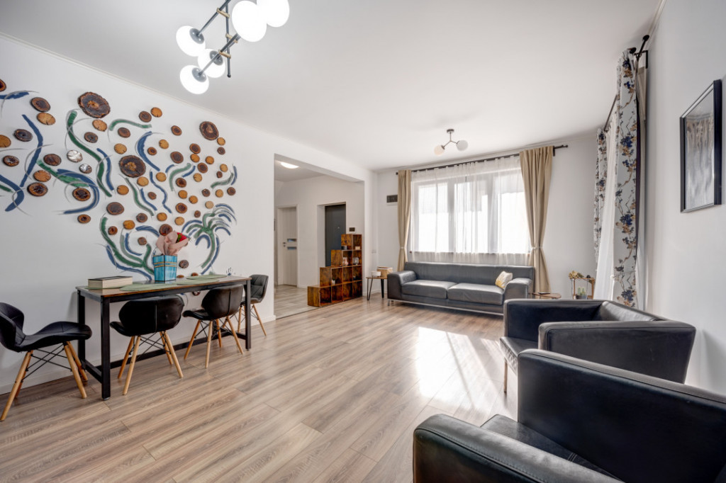 Vila individuala complet mobilata si utilata - terasa - curt