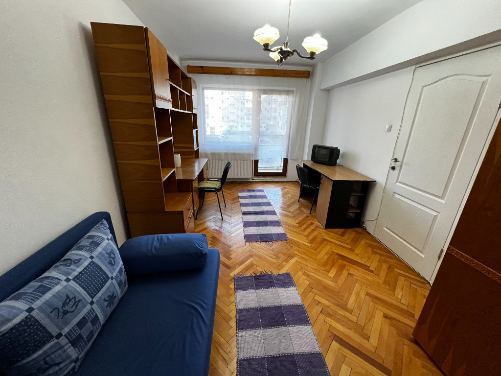 INCHIRIEZ apartament 2 camere decomandat, zona Strand