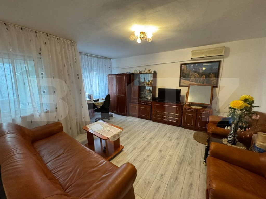 Apartament de 2 camere, 63mp, decomandat, zona M-uri Ciuperc