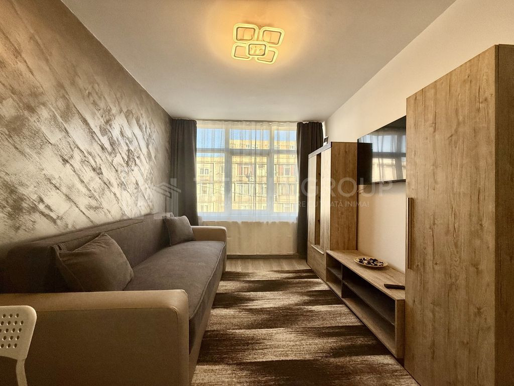 Garsoniera decomandata, etaj intermediar - Zona Tractorul...