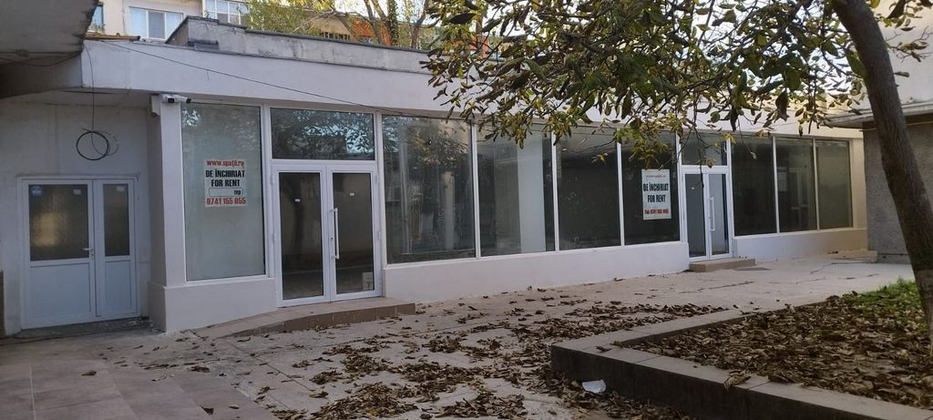 Inchiriem spatiu comercial zona Parfumul Teilor. Comision...