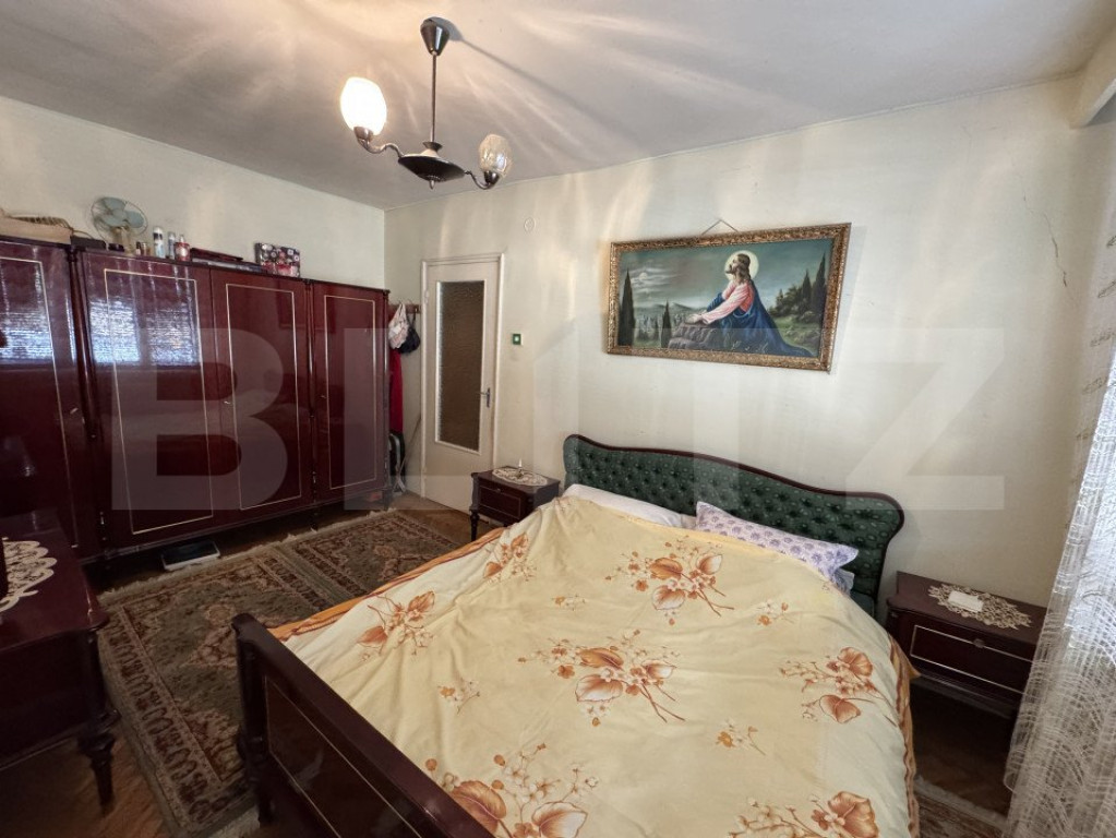 Apartament cu 3 camere, zona Progresul decomandat