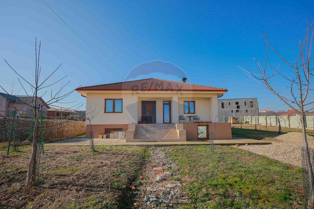 Casă de vânzare cu 5 camere în Paleu, 1454mp teren