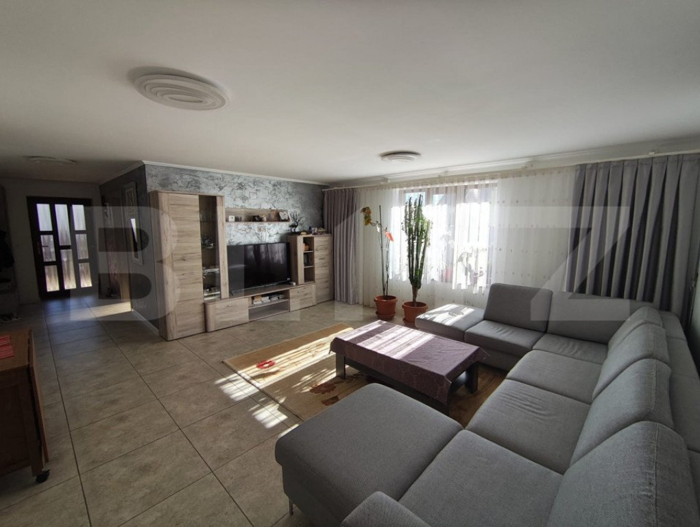 Casa primitoare si cocheta in Sanmartin