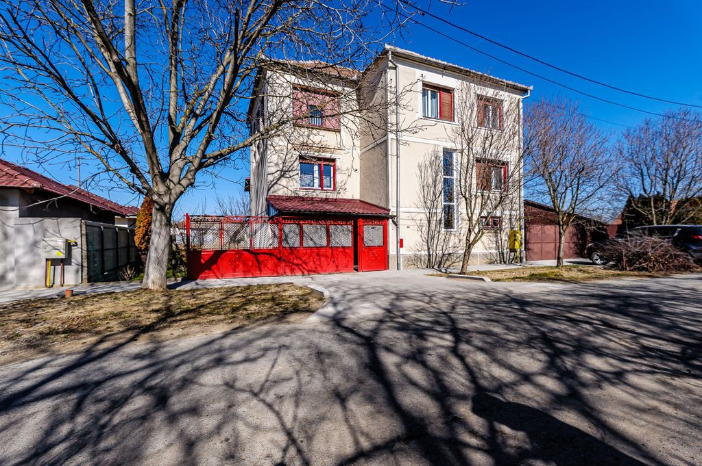 Preț NOU! Casa P+2 în zona centrală Chișineu-Criș