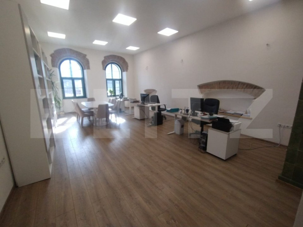 Cladire istorica 600 mp, spatiu comercial+birouri, zona ultr