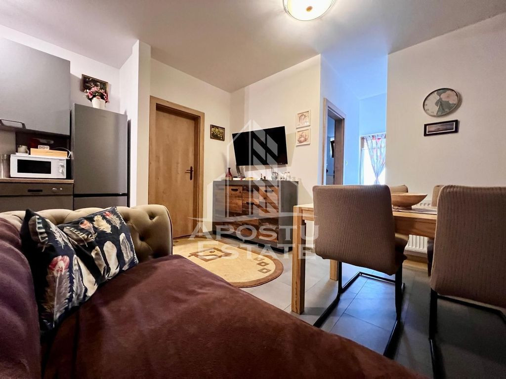 Apartament 2 camere, parcare privata, centrala proprie, M...