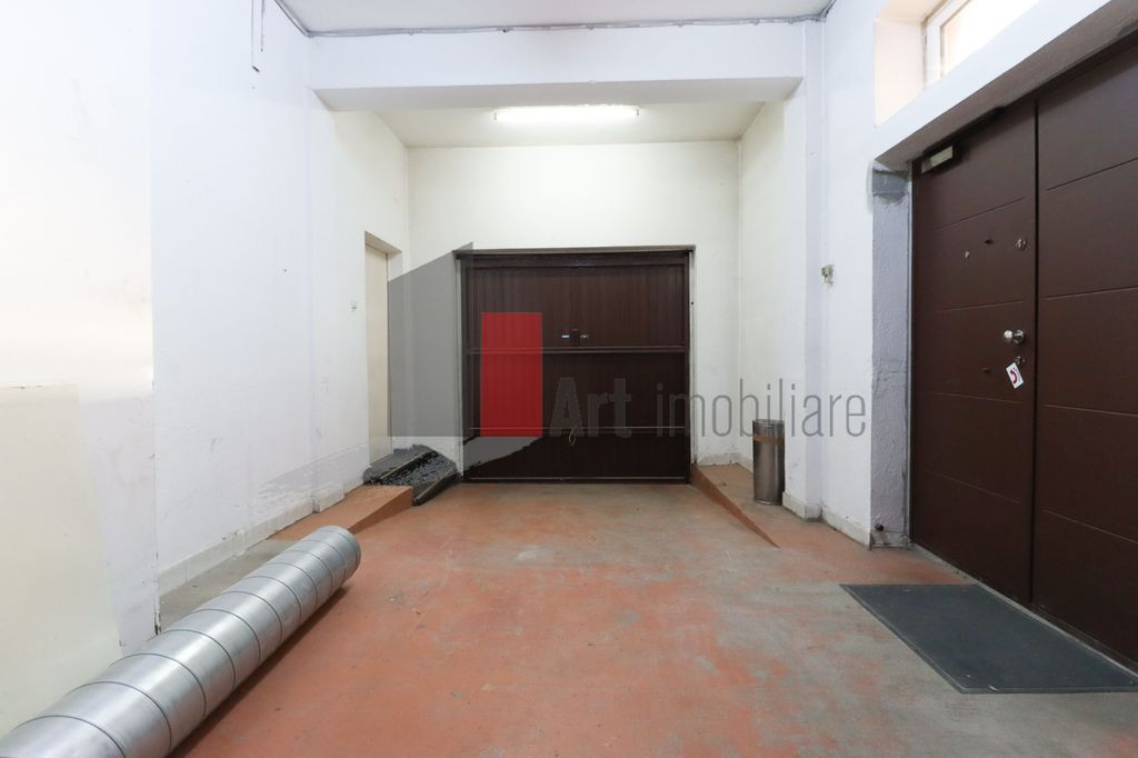 Spatiul "NUJNO", parter, 2 intrari, comercial/depozitare/...