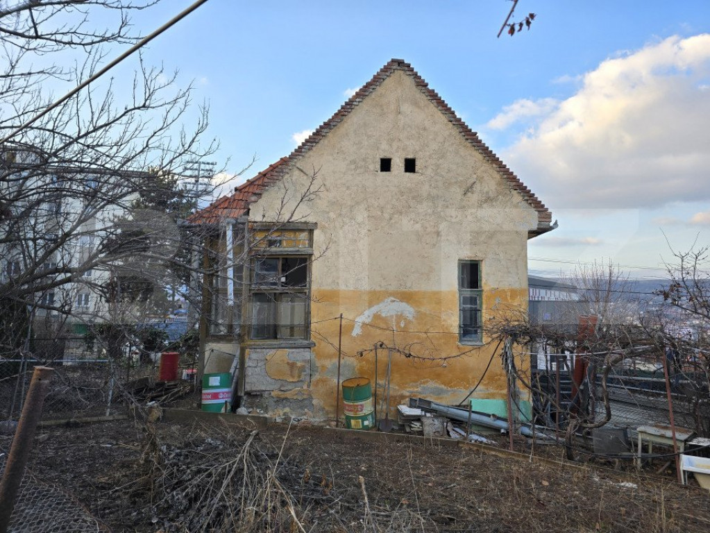 Casă demolabilă, teren 461 mp, Intersecția 7 străzi, zon