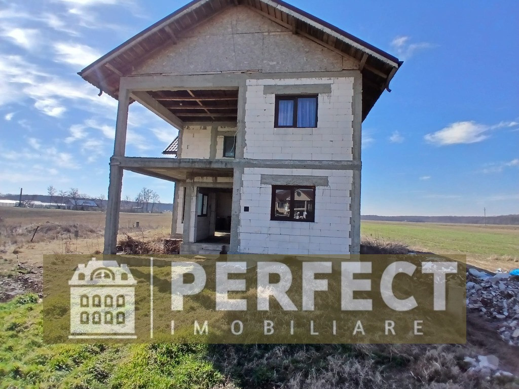 Casa cu etaj la doar 10 minute de Ploiesti,in loc.Dumbrava-100.000 eur