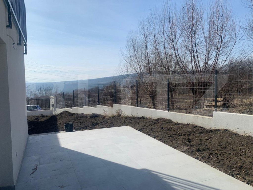 Casă de vânzare, 4 camere, 202 mp, Lângă Pădure