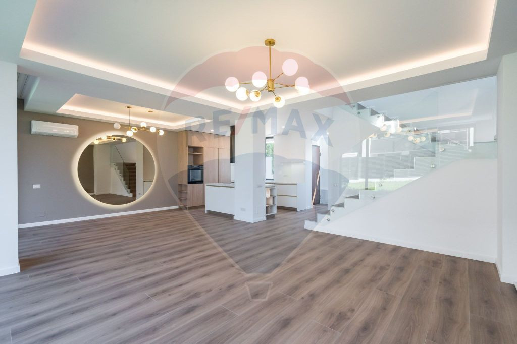 Casă / Vilă cu 5 camere de închiriat în zona Central