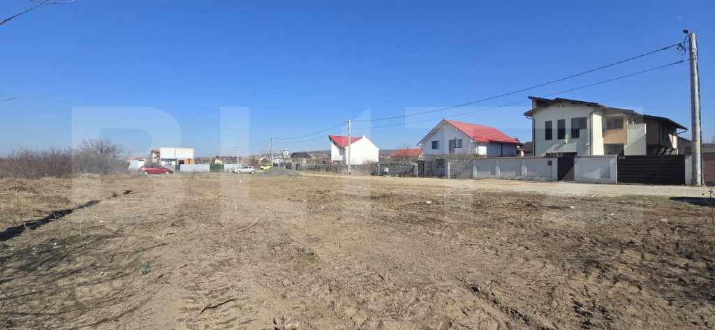 Teren intravilan 650 mp, front 32 metri, zona Girlesti