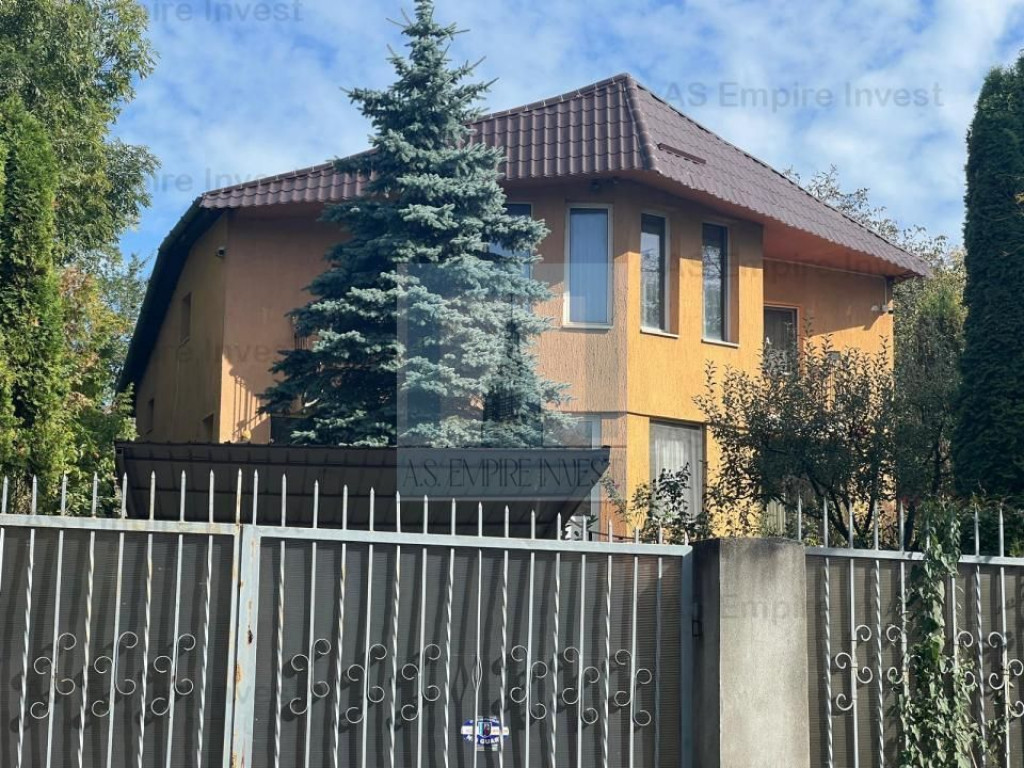 Casa/Villa 4 camere, 960 mp teren - zona Sacele/Centru