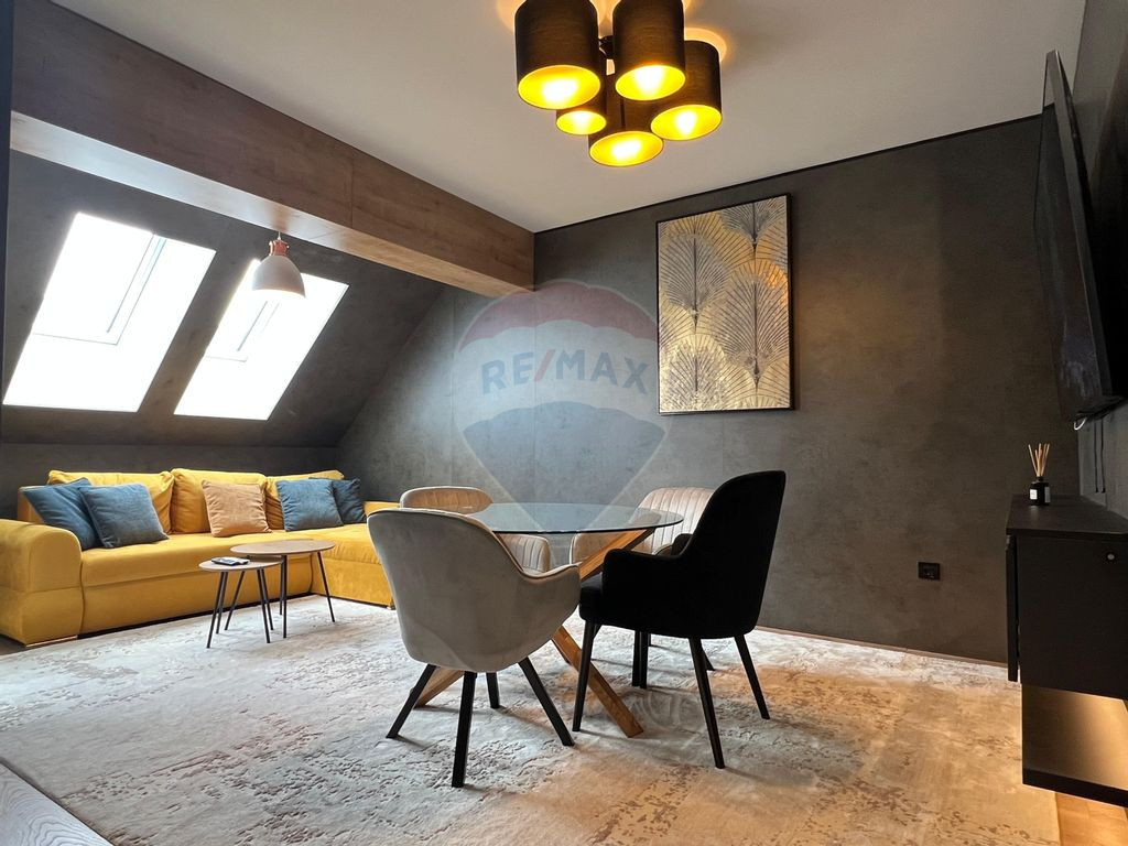 Apartament de lux cu 3 camere, scară interioară – Pri...