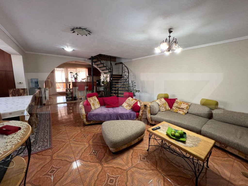 Casă P comercial/1E+M apartament, 3 camere, 333 mp, zona C