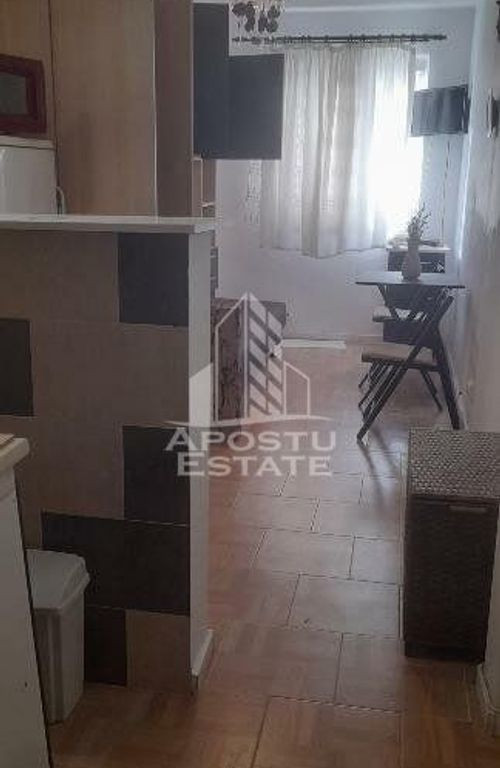 Garsoniera la parter,zona Complexul Studentesc