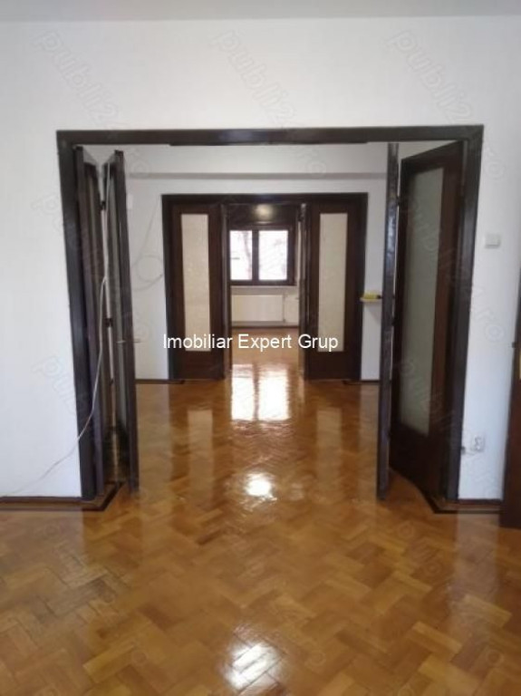 Piata Victoriei-Titulescu-numai companie/firma