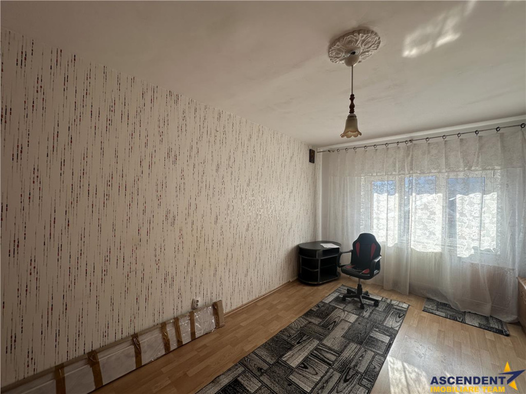 Decomandat, etaj 2, in apropiere de Parcul Trandafirilor, Ra