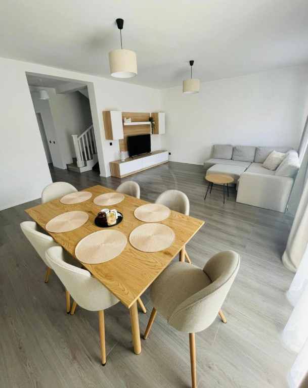 Duplex patru camere