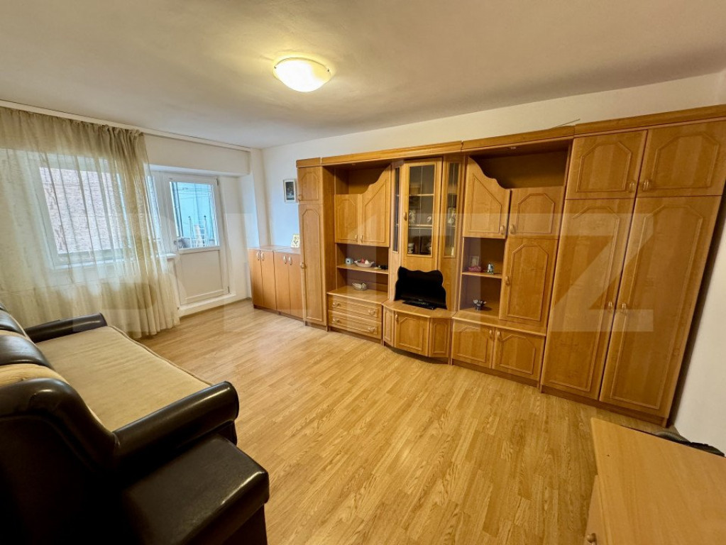 Apartament 2 camere, decomandat, 54 mp, centrala termica, zo