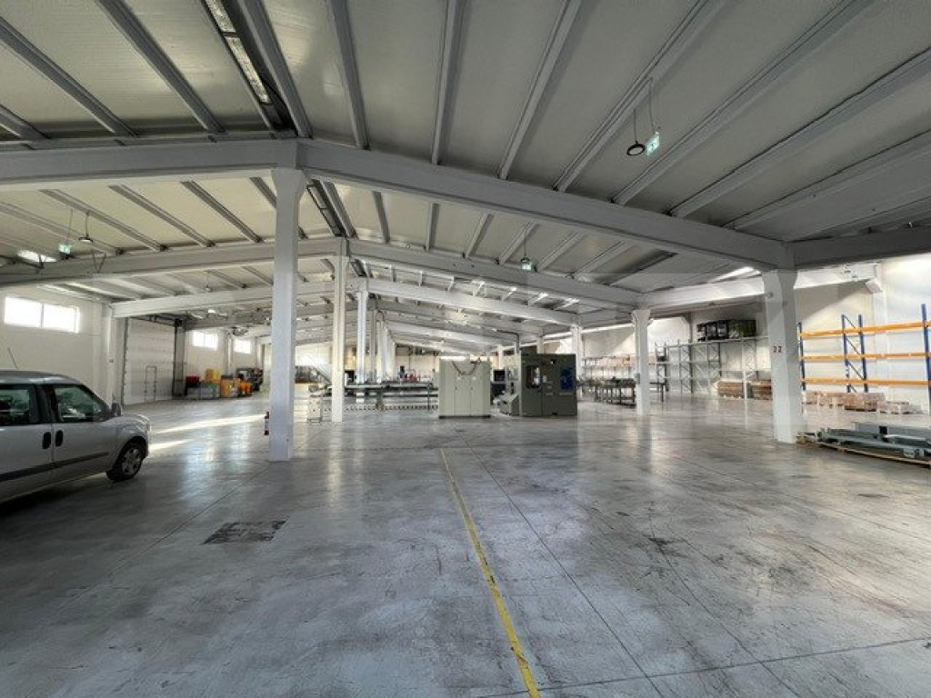Hala cu acces facil, 2 incaperi, 2500 mp, zona Bulevardul Mu