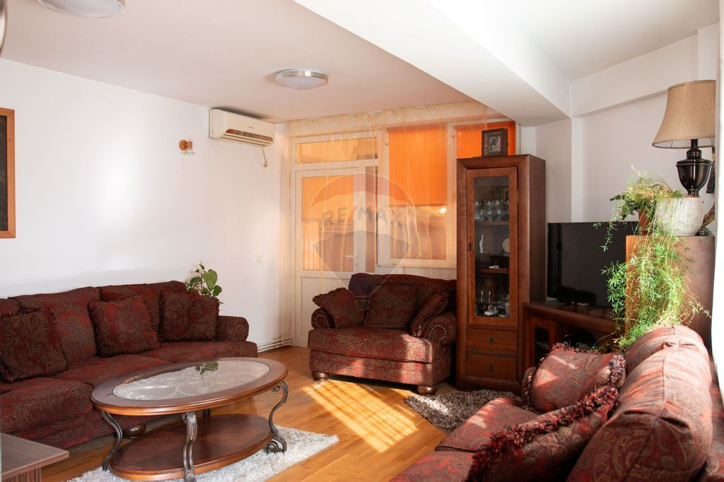 De vanzare casa 7 camere, 306 mp desfasurati parcul Rizer...