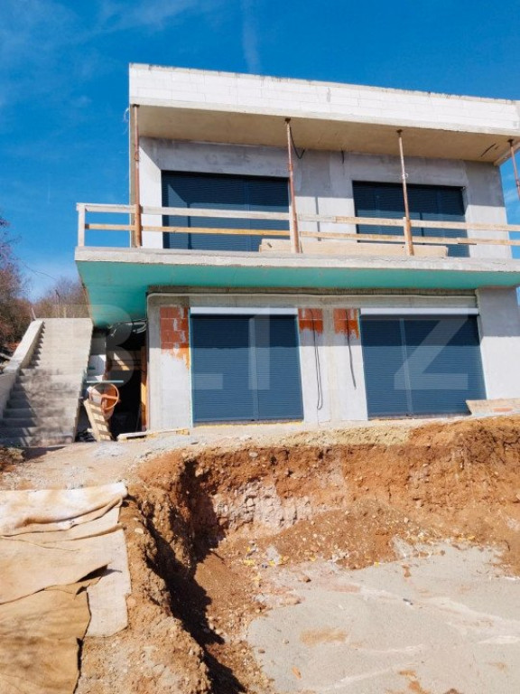 Casă cu 4 camere, 2 Bai, 130 mp, zona Cetate, Predare la G