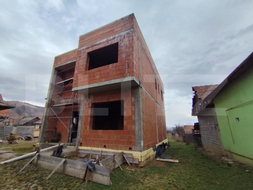 Casa individuala, 5 camere, 350 mp, zona Sard