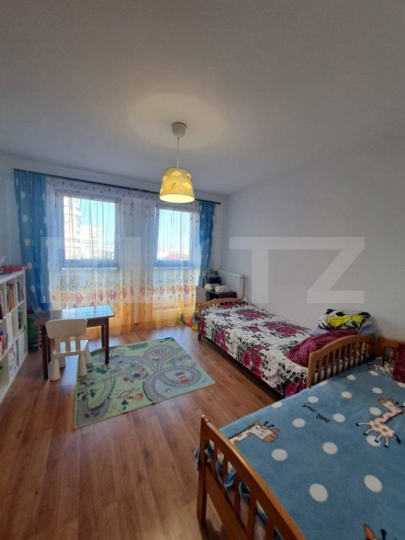 Apartament de vanzare, cu 3 camere, 98 mp, zona Tractoru