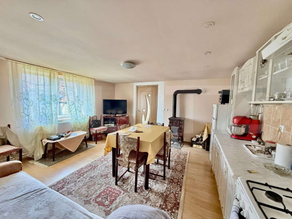 Casă ,4 camere, 255 mp, zona Balomir