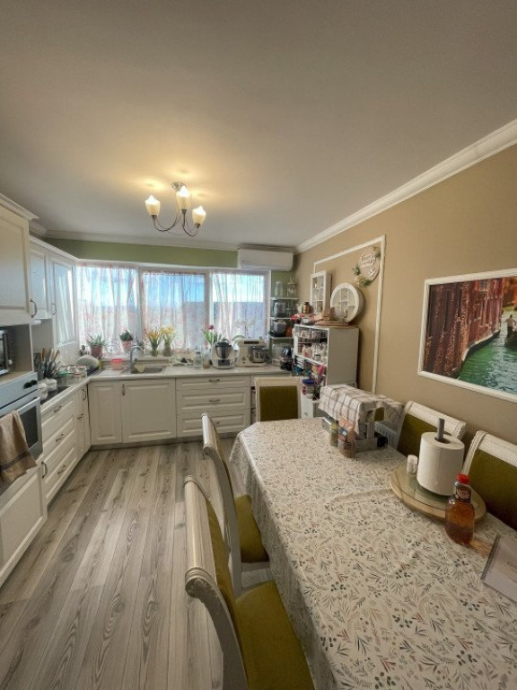 Apartament de 4 camere,100 mp,pe 2 nivele,materiale calitate