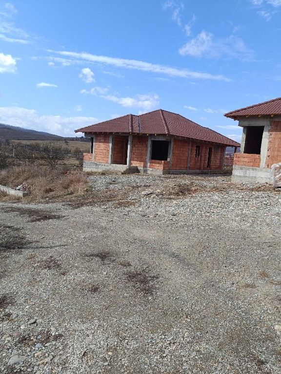 Casa la rosu zona Dr. Sigmirului