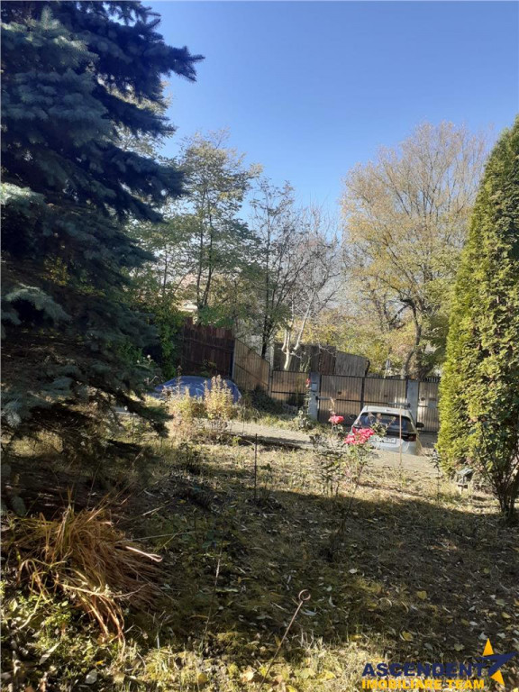 Deschidere unica:Resedinta distinsa,cu parc privat,areal pri