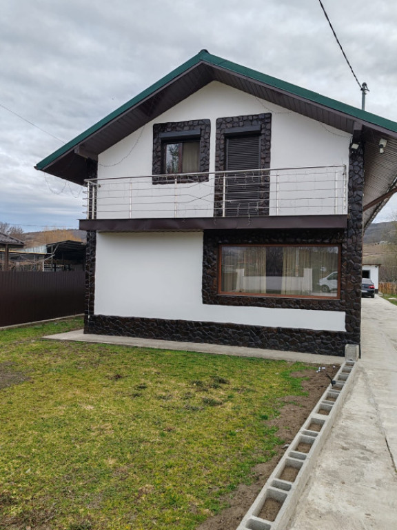 Casa parter+mansarda si teren in Lipovat, Vaslui