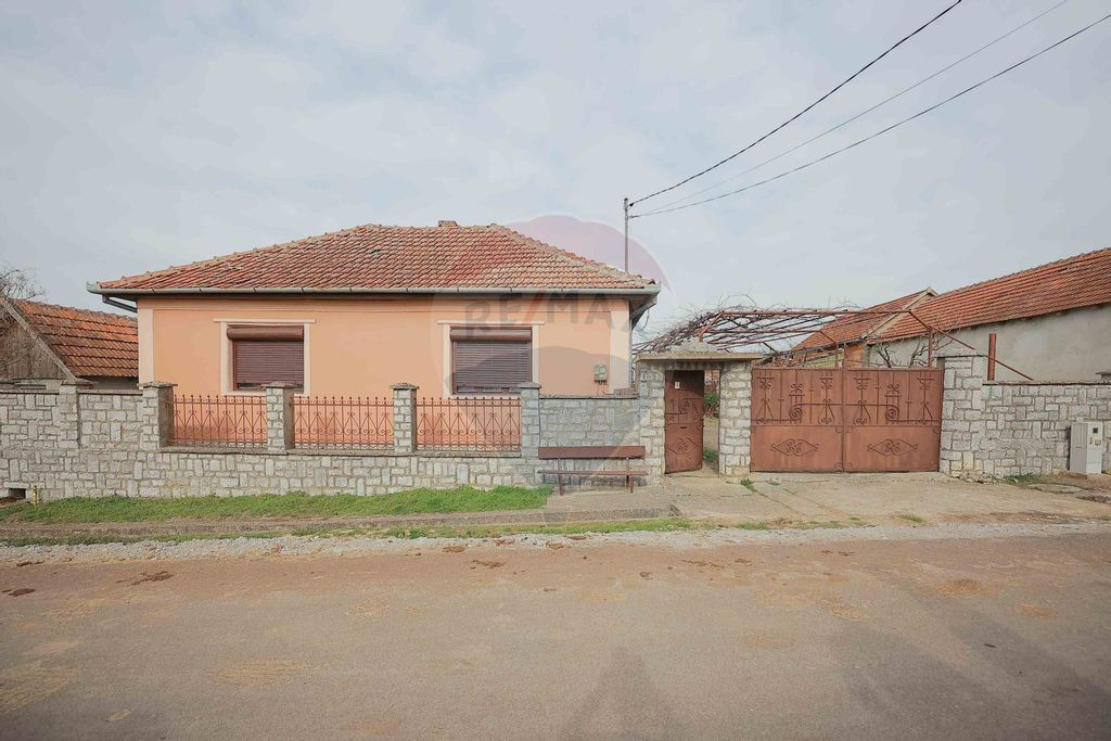 De vânzare Casā + Teren 2685 mp Intravilan, Betfia, Bihor