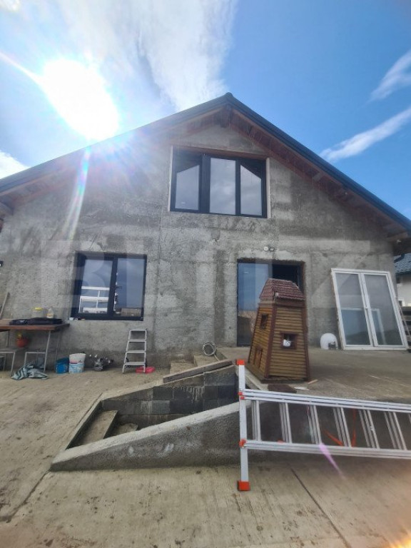 Casa noua, cu 4 camere, 86 mp si 600 mp teren, zona Chiperes