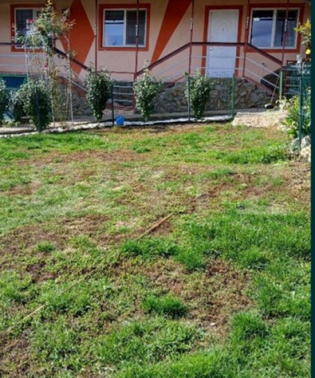 Casa de vanzare, cu 4 camere, 100 mp, 5300 mp teren, 40 km