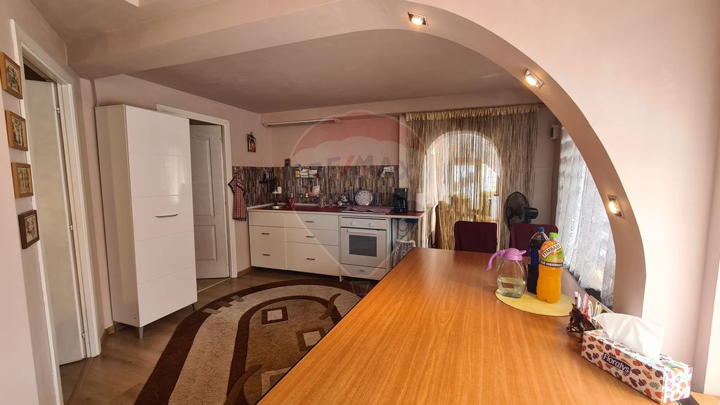 Casă de vanzare | 4 camere | Foisor | Livada | Bucatarie...