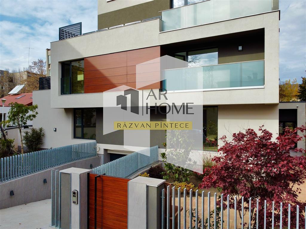 Apartament 3 camere de lux, curte, Bulevardul Independentei,