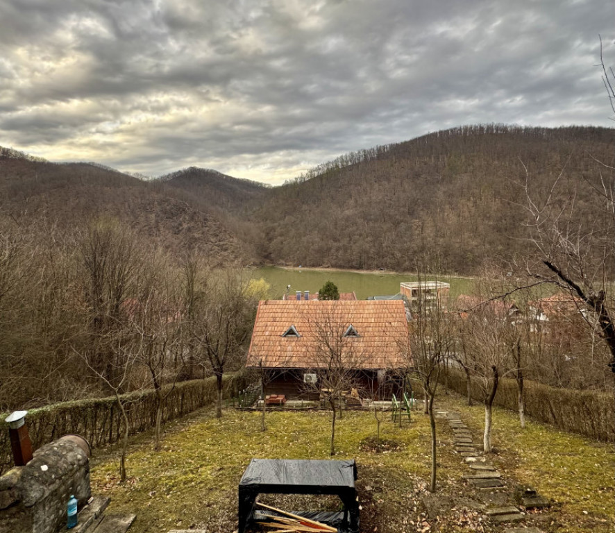 Casa de vacanta din lemn lac Cincis