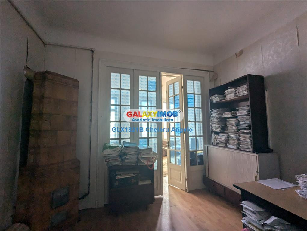 Unirii-11Iunie,2 apart 5 camere,supr 150 mp,tot etaj 1