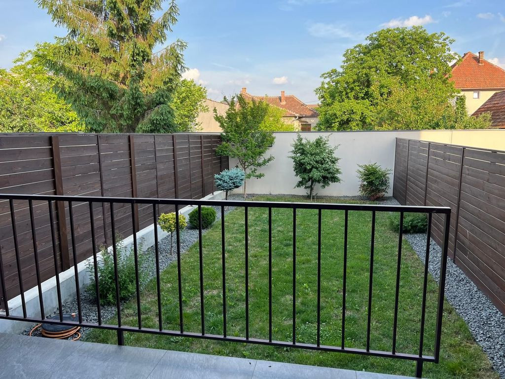 Apartament la casă, 3 camere, Aradului, 800 E/lună. Com...