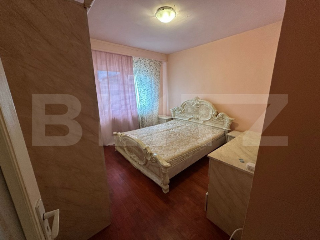 Apartament 3 camere, 2 bai, etaj 1, zona Cetate