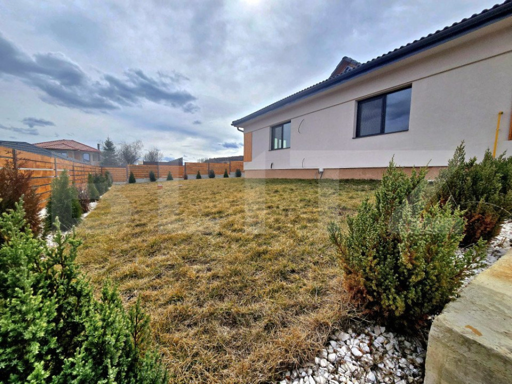 Casă individuală finisată la intrare în Corușu