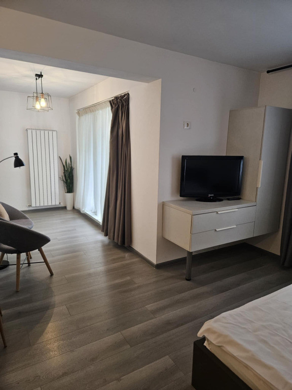 Garsoniera zona TRACTORUL,complex Top city