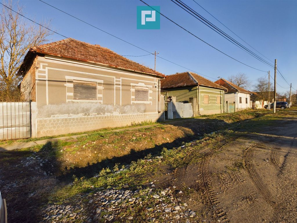 Casă de vacanță de vânzare în Tauț