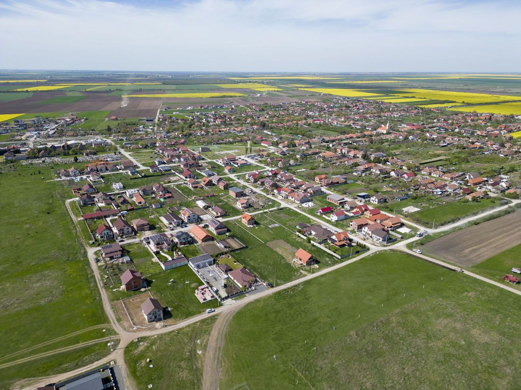 Loc de casă în Zimand Cuz+materiale de construcții