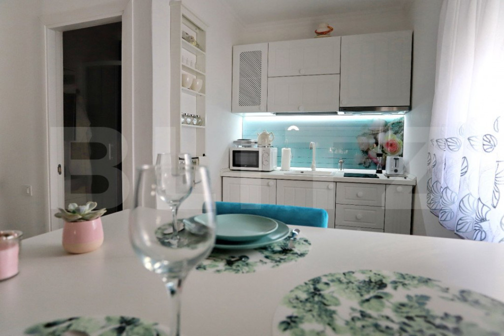 3 apartamente de vanzare, cu 5 camere, 92 mp, zona ultracent