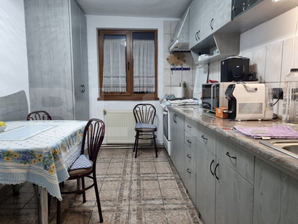 Casa de vanzare, 2 camere, 48 mp, 100 mp teren, zona Dambu R